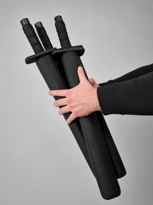 A bundle of four 70 cm swords