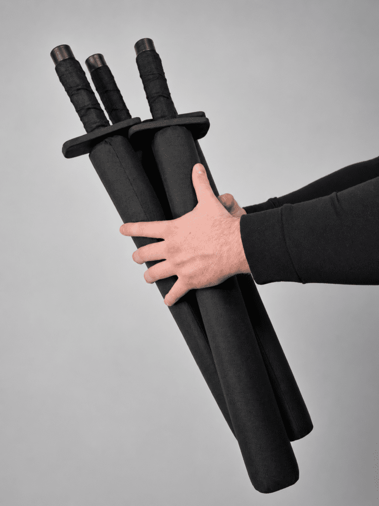 A bundle of four 70 cm swords
