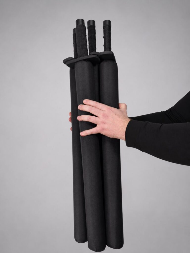 A bundle of four 90 cm swords